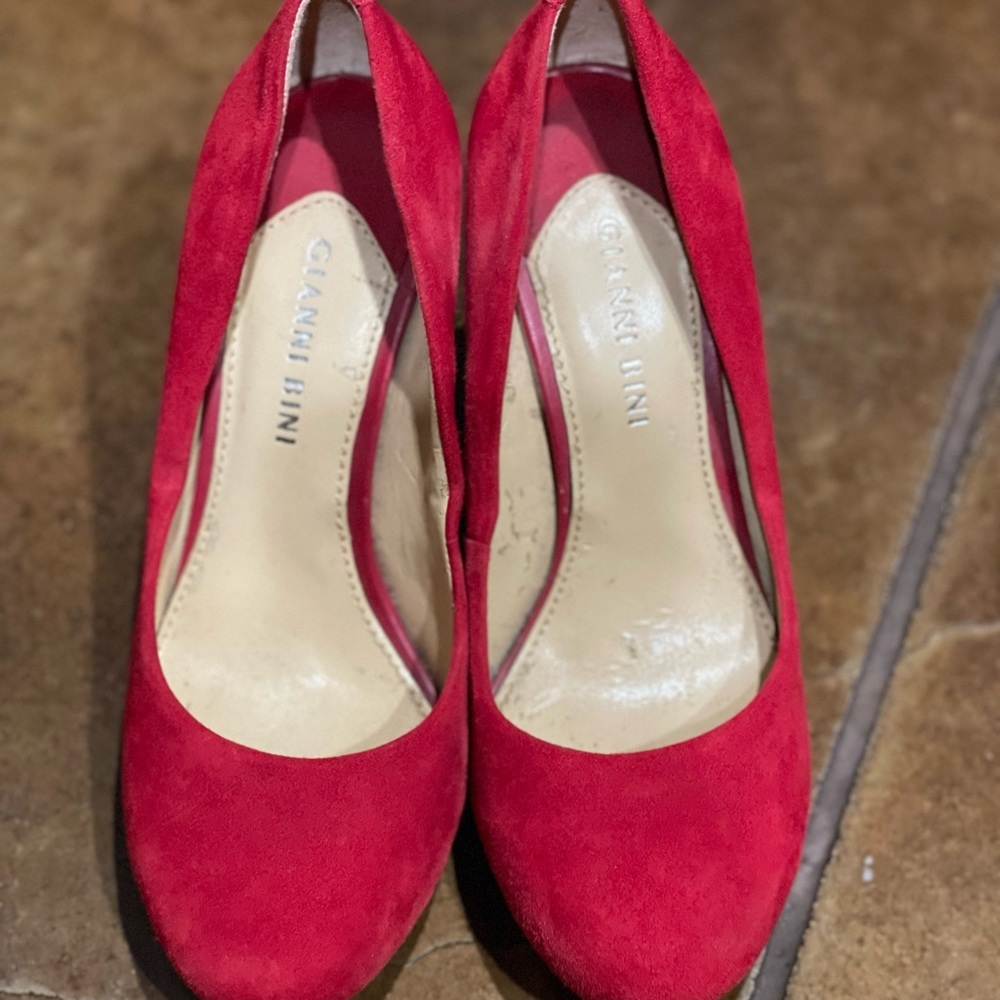 Giana Bini  heels